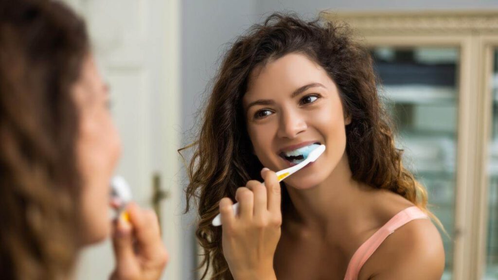 צחצוח שיניים למניעת טיפול שורש